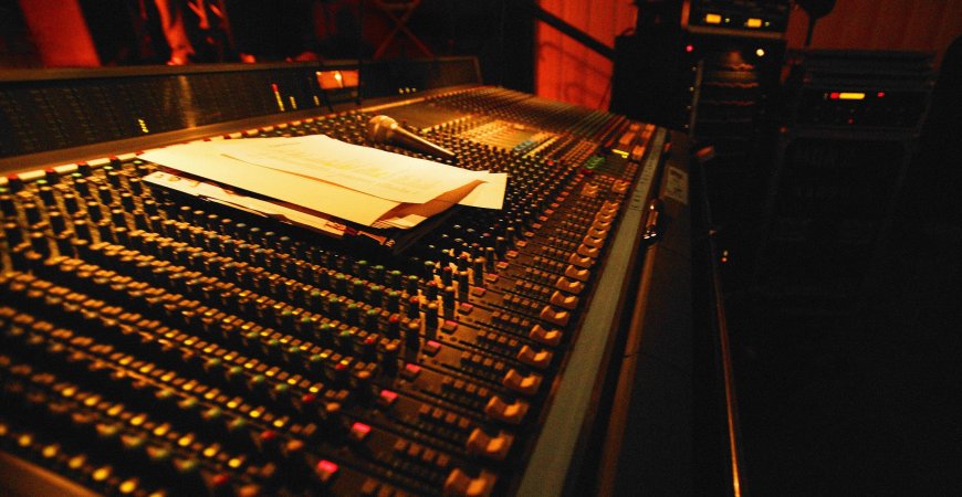 Mixing board with sheets